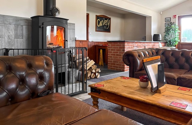 Contemporary Lakeview Lodge 6