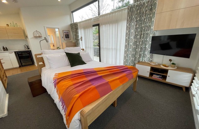 Contemporary, Stylish One Bedroom Studio.