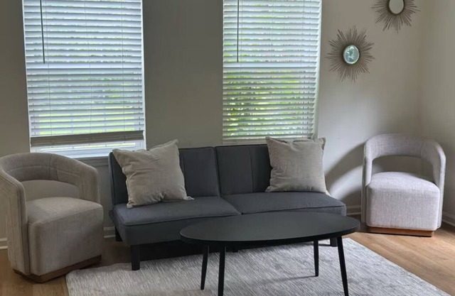 Contemporary Townhome Near Reservoir - Ideal for Couples or Business Travel