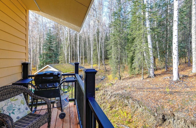 Convenient Fairbanks Guest Suite w/Grill!