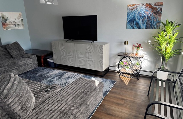 Convenient South Anchorage townhome with fitness, recreation and yard areas.