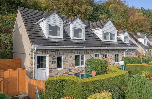 Conveniently located to explore all that Cornwall and Devon have to offer