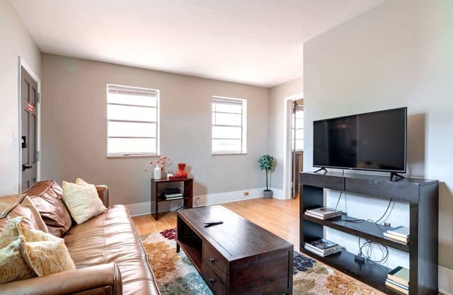 Convention - Private Parking - Short North - Pets