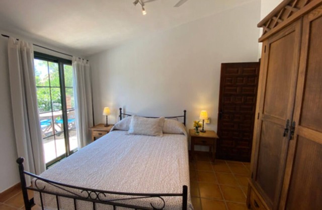 Converted stables, family friendly with pool, near beach, tennis courts