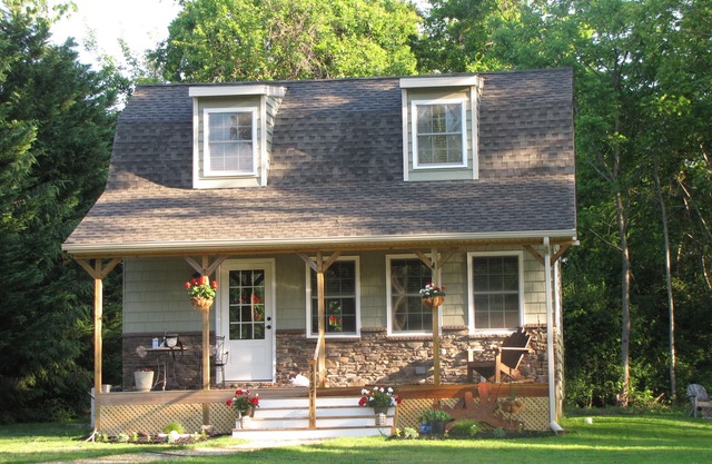 Cool Little Cottage Minutes forFrom Beaches, Shopping and Dining