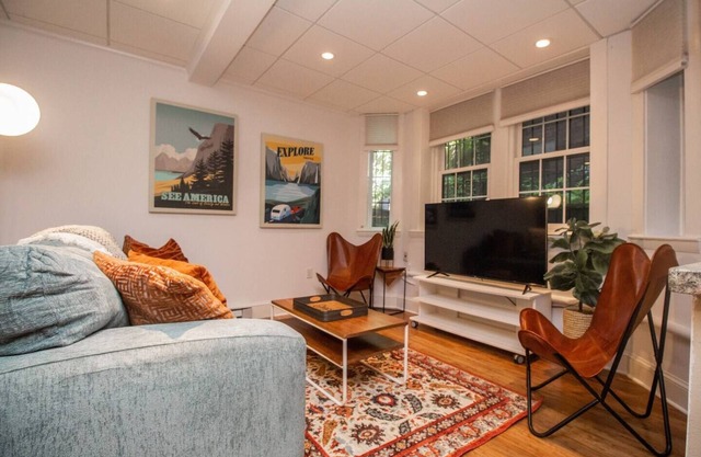 Coolidge Cor 1B Near Coolidge Corner & MBTA Acces