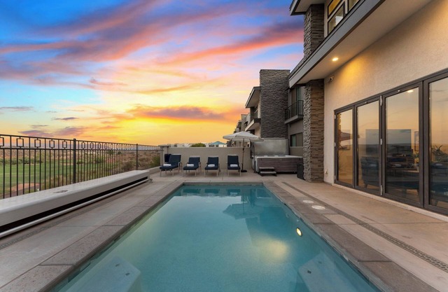 Coral Rock Vista: Private Pool + Hot Tub + Fall Break Availability!