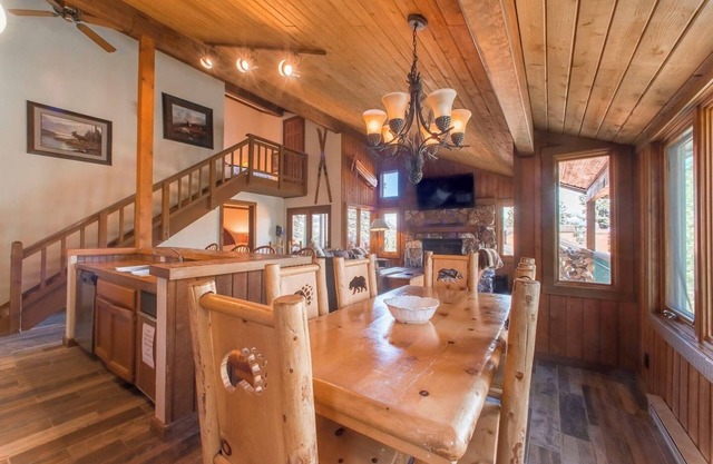 Corner 3BD +Loft! Walk to Canyon and The Village!