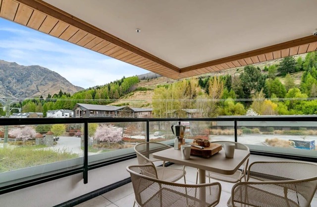 Coronet Base at La Residence du Parc