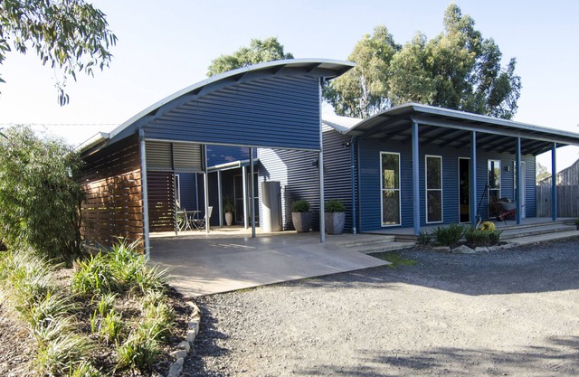 Corrugated Cottage, Dunkeld, Dog-friendly.