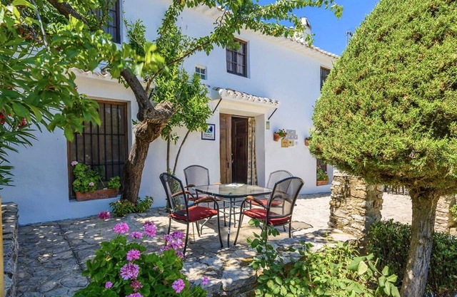 CORTIJO CASABLANCA. Private swimming pool. Ideal for families with children. Field, 50,000 m 2