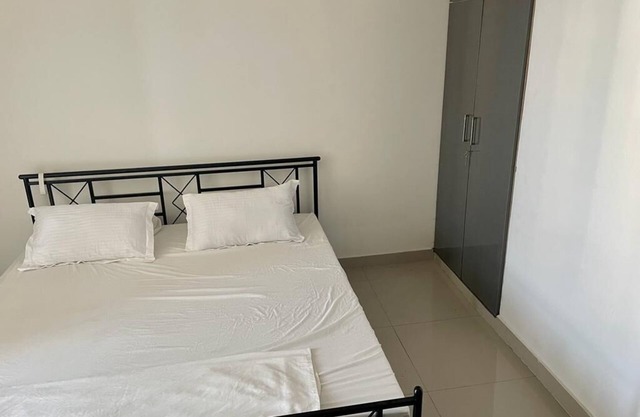 Cosy 1 Bedroom in a 3 BHK Apartment in the Heart of NOIDA!