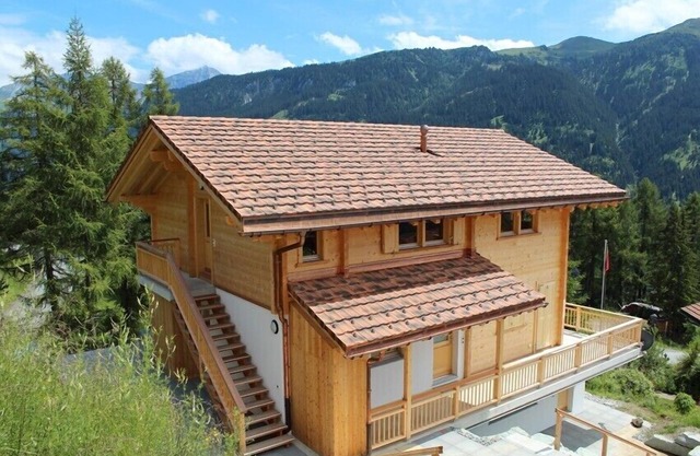 Cosy 3.5-room apartment with sun terraces and mountain views