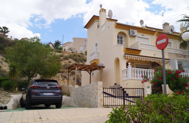 Cosy and relaxing townhouse, ideal location, lovely views !