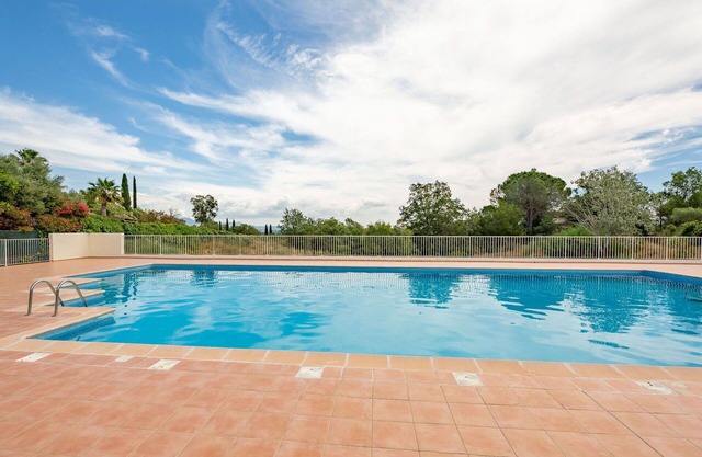 Cosy apartment for 4 guests with WIFI, A/C, pool, TV and patio