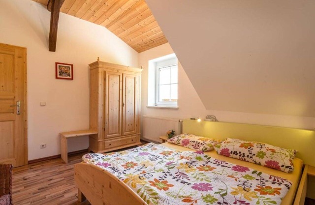 Cosy apartment for 8 people with pool, WIFI, TV, patio and pets allowed