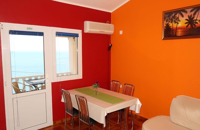 Cosy apartment for 2 guests with A/C, WIFI, TV and terrace