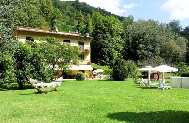 Cosy apartment for 6 people with WIFI, hot tub, pool, TV and patio