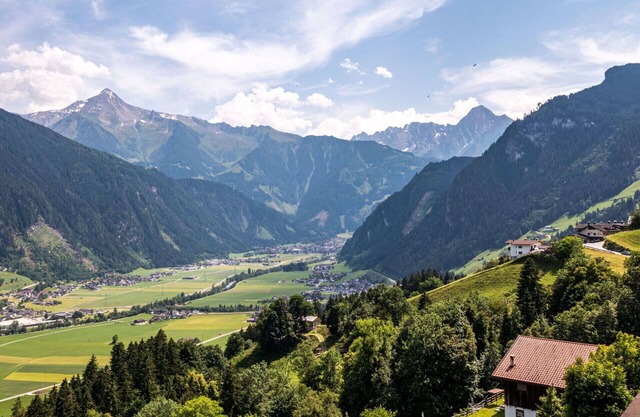 Cosy apartment for 8 people with WIFI, TV and patio