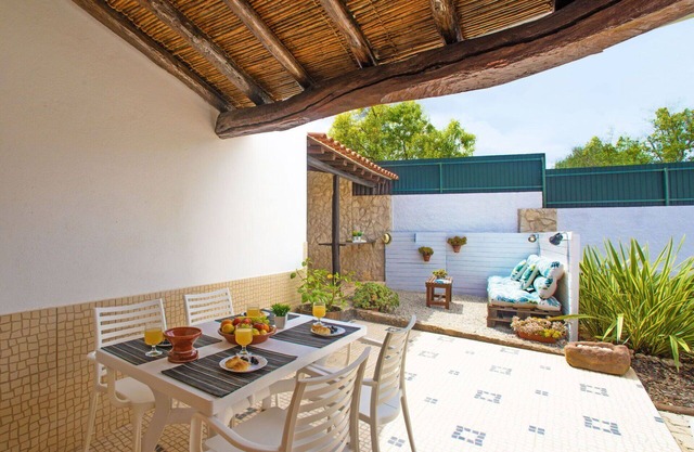 Cosy apartment in villa for 4 people with WIFI, pool, A/C, TV and patio
