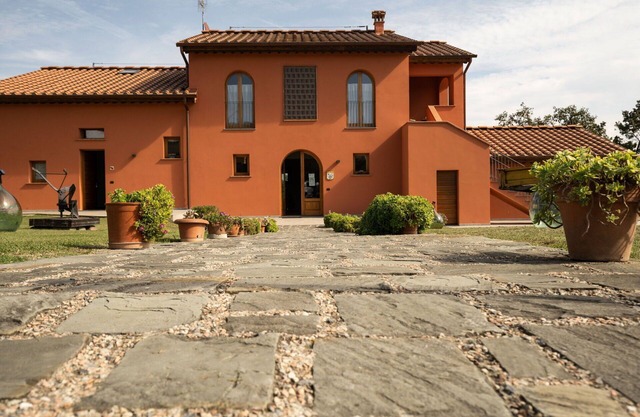 Cosy apartment in villa for 4 people with pool, WIFI, hot tub, A/C, TV and panoramic view