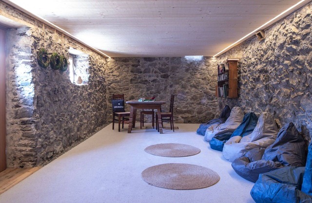 Cosy apartment in villa for 8 people with WIFI and terrace