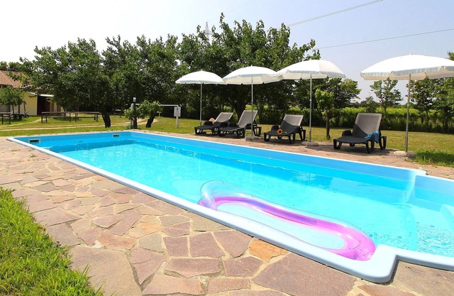 Cosy apartment in villa for 4 people with WIFI, pool, A/C and patio