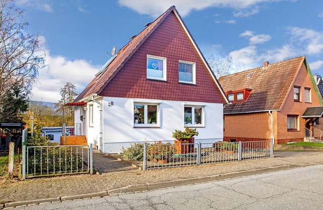 Cosy Apartment Itzehoe with Terrace, Garden & Wi-Fi; Parking Available