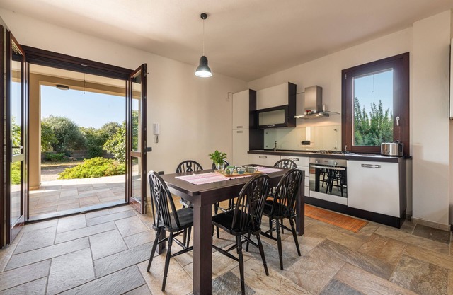 Cosy Apartment Villa Fico with Terrace, Garden & Air Conditioning; Parking Available, Pets Allowed