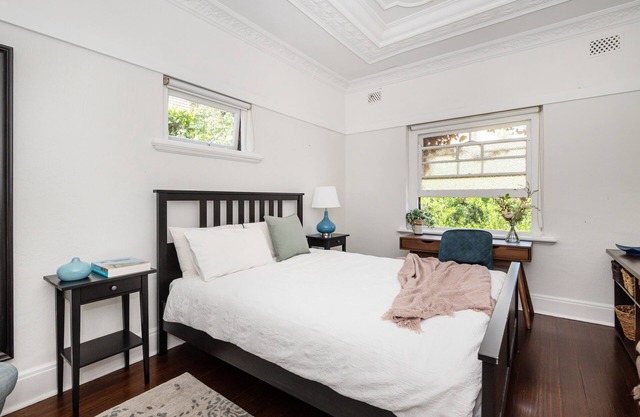 Cosy beachside apartment with access to 50m2 terrace.