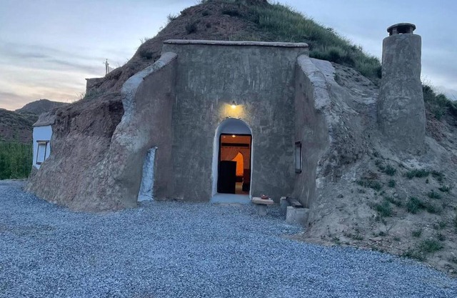 Cosy cave house in Cullar with garden