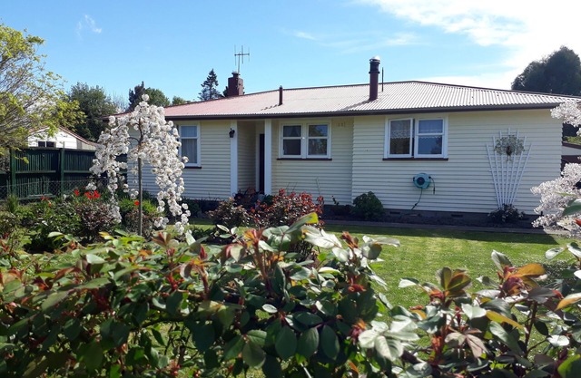 Cosy Family Cottage, within the Cheviot Township