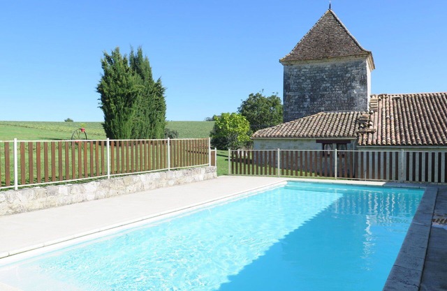 Cosy apartment in villa for 6 people with pool, TV, terrace and panoramic view