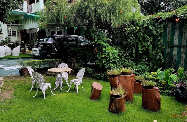 Cosy Garden Cottage with Kitchen & Patio, very close to Mussoorie