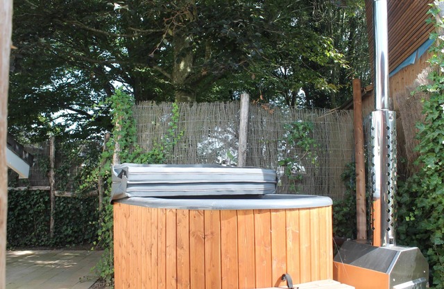 Cosy house with private terrace and hot tub