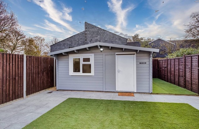 Cosy Luxury studio cabin centrally located in Crayford, Greater london.