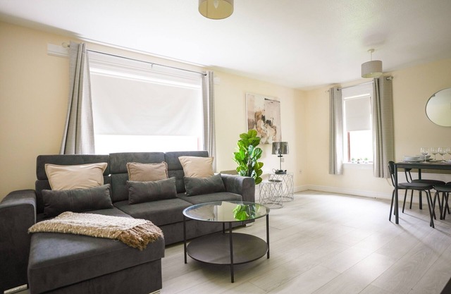 Cosy Modern Flat Livingston Central