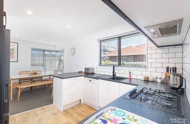 Cosy, private, and central home with parking