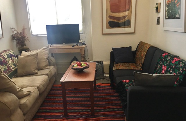 Cosy quiet apt Glebe-artistic bijou central city