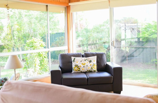 Cosy/quiet fam friendly 3 bed cottage right in town.Great pub & historic bridge