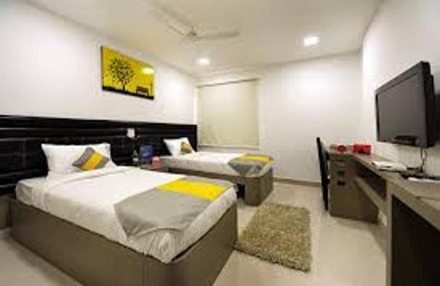 Cosy Room With Private Bath And Work Desk