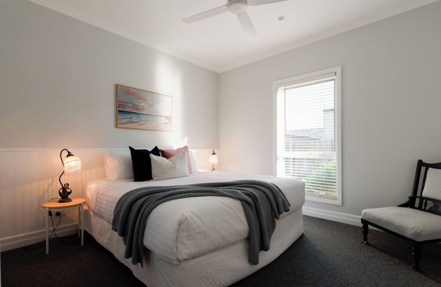 Cosy Self-Contained Unit with QBed, Parking & Wifi