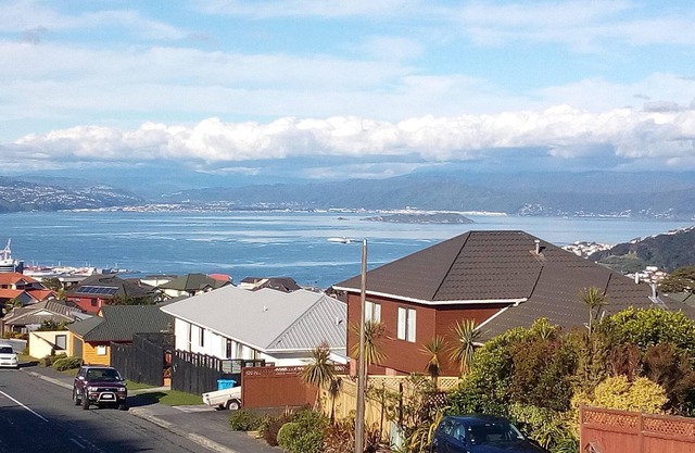 Cosy Self-contained Studio with Panoramic Views