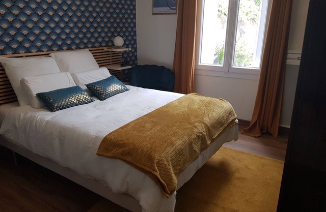 Cosy town house with bicycles available