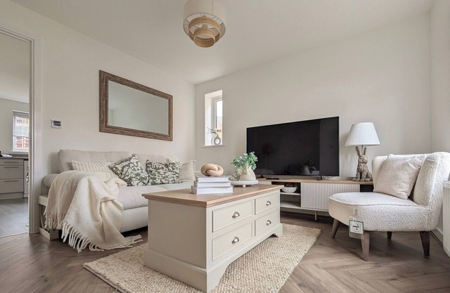Cotswold Green, Sleeps 5 with Free ev Charge
