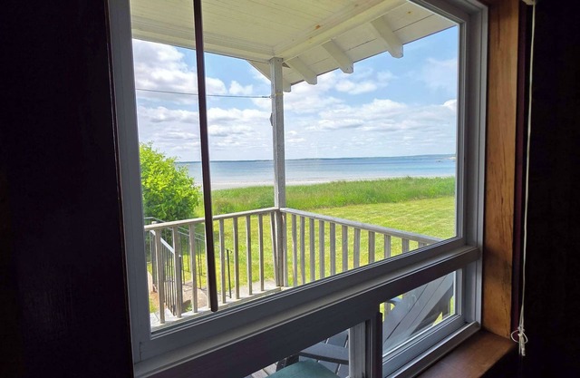 Cottage # 1 Hunts Point Beach Cottages - 2 bedrooms