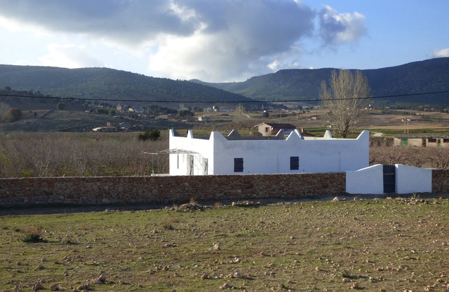 Cottage and guest farm on the shore of Afrougarh Lake, 45 minutes from Fez