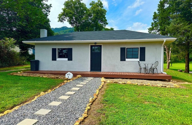Cottage at Pilot Mountain