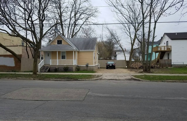 Cottage Bungalow in Downtown Grand Rapids, MI