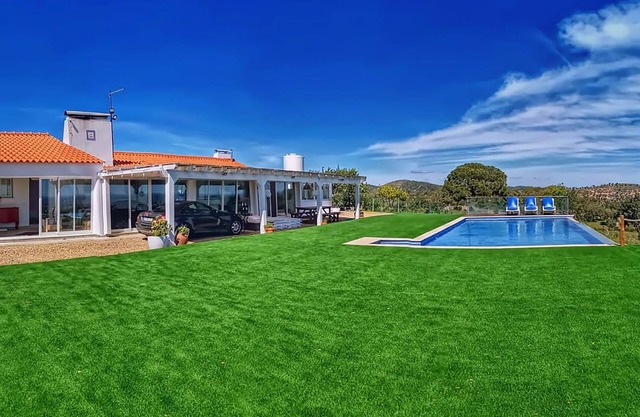 Cottage 'Cardos Villa - Private Swimming' with Mountain View, Private Pool and Wi-Fi